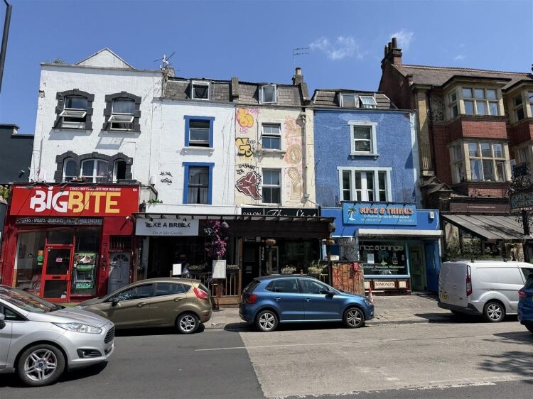 Mixed-use investment opportunity in Bristol with retail unit and residential flats available Photo 10