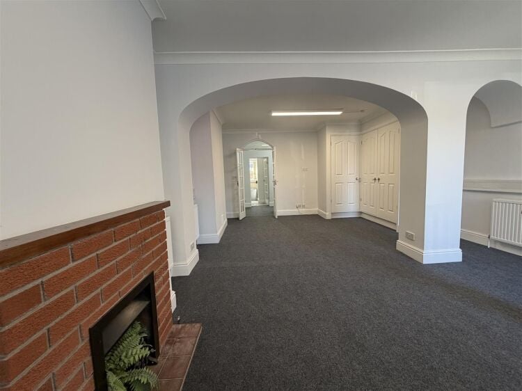 Recently redecorated offices available in Portishead Somerset, offering 537 sq ft of flexible space Photo 10