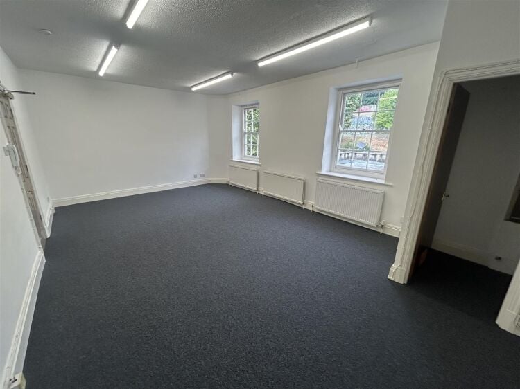 Grade II Listed Second Floor Office for Sale in Central Bristol Near City Centre Photo 10