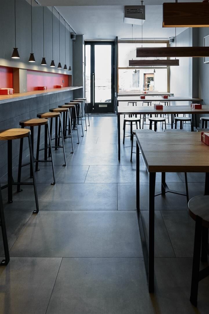 A rare opportunity to purchase a restaurant lease located in a prime trading position on north street. the restaurant is very well presented, measurin Photo 10