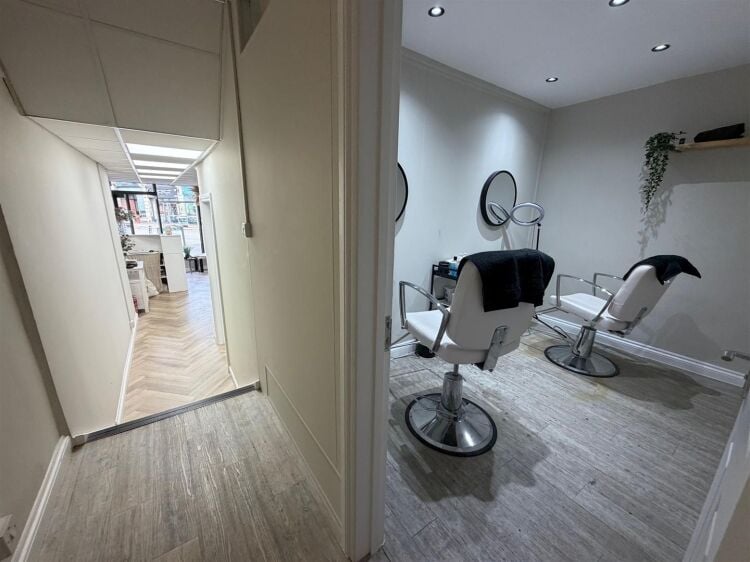 Prominent shop/salon for sale on North Street in Bedminster, Bristol, 870 ft² with treatment rooms. Photo 10