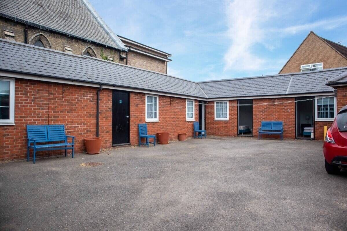 Essex Property: Six Bedroom Guest House & Three Bedroom Family Home in Central Colchester Photo 10