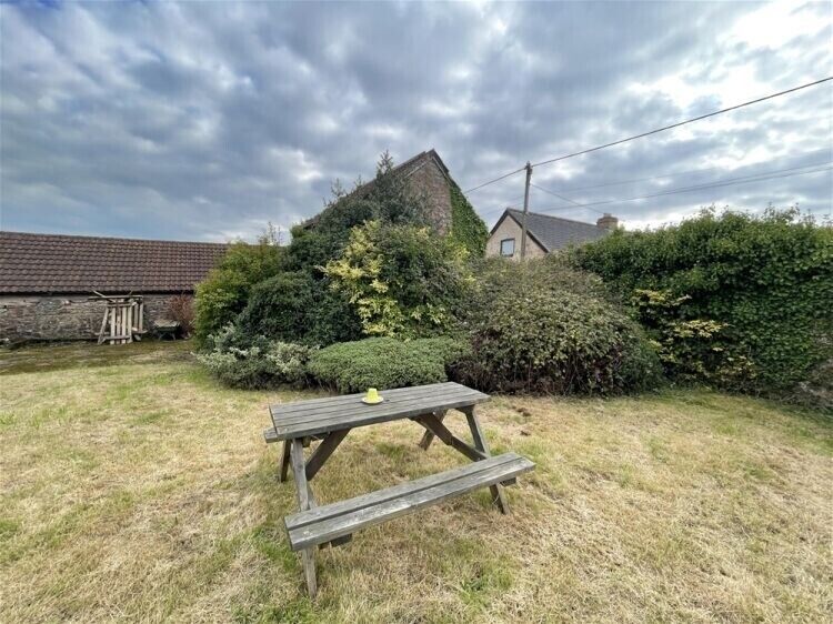 17th Century Freehold Public House in Idyllic Devon/Somerset Border Village For Sale Photo 10