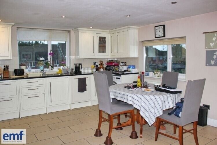 Spacious Freehold Property with Fish & Chip Shop, Flat, and Let Unit in Beccles, Suffolk Photo 10
