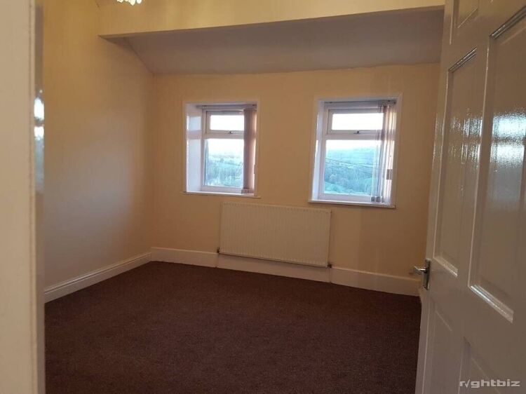 Brierfield Investment Gem - Fully Let Takeaway, Cafe, and 2-Bedroom Flat Photo 10