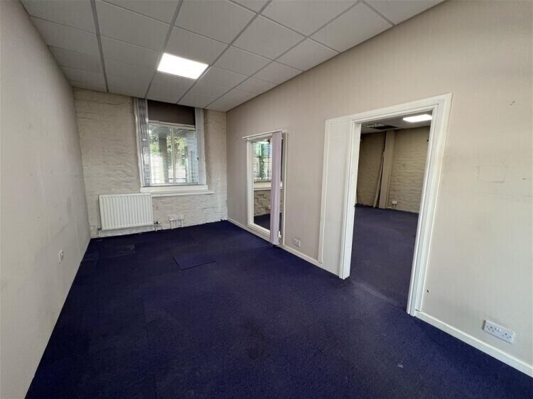 Prime Showroom Premises Available in Brighouse Town Centre, Ideal for Varied Uses Photo 11