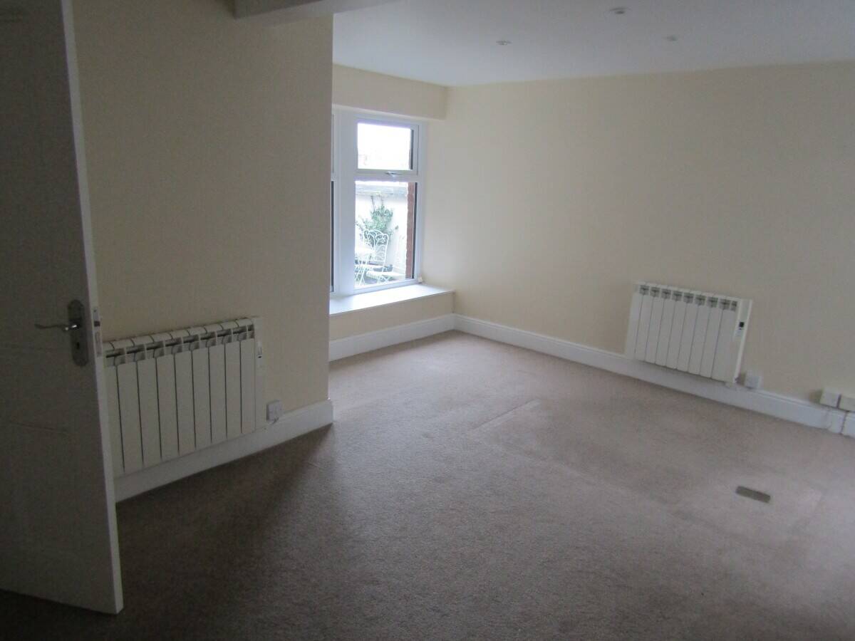 Clitheroe Town Centre Listed Building with Retail Area Available for Let Photo 11