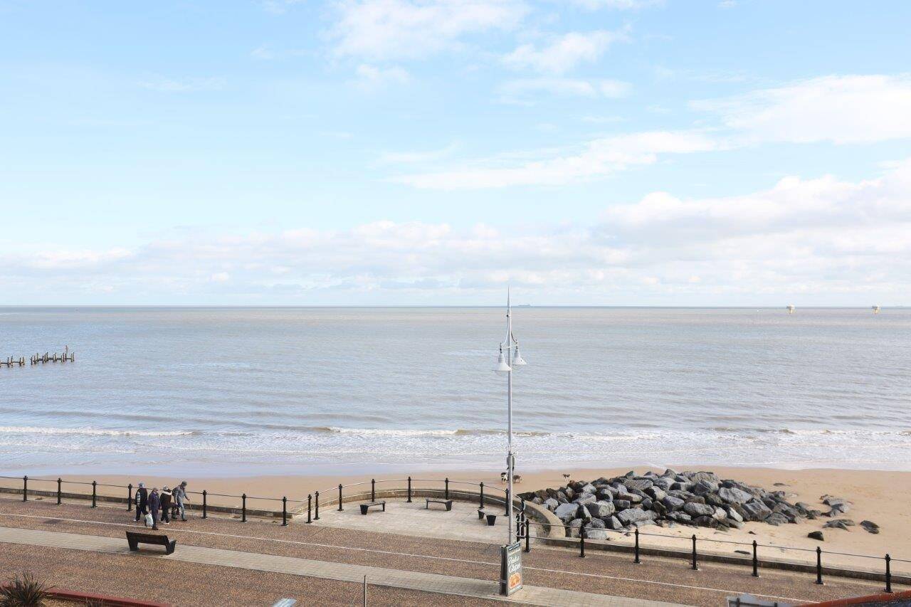 Prime Seaside Investment Opportunity, Residential/Commercial Property in Lowestoft Photo 11