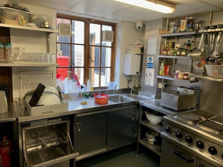 Prominent Tea Rooms in Newark on Trent Nottinghamshire, Leasehold Option Available Photo 11