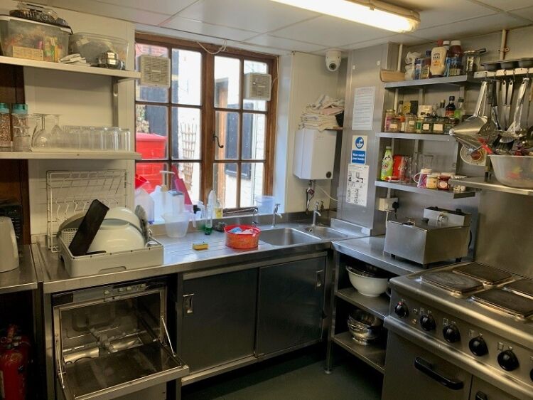 Prominent Tea Rooms in Newark on Trent Nottinghamshire, Leasehold Option Available Photo 11