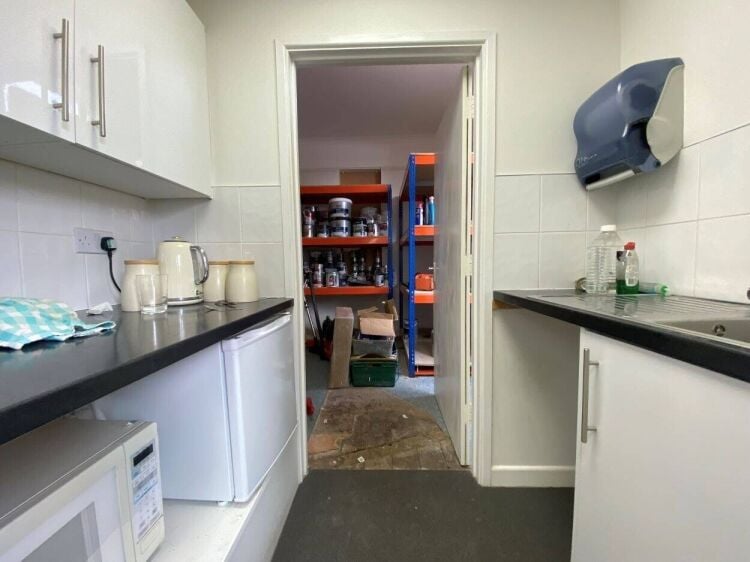Prime Ground Floor Commercial Space with Rear Yard Available in Tilehurst, Reading Photo 11