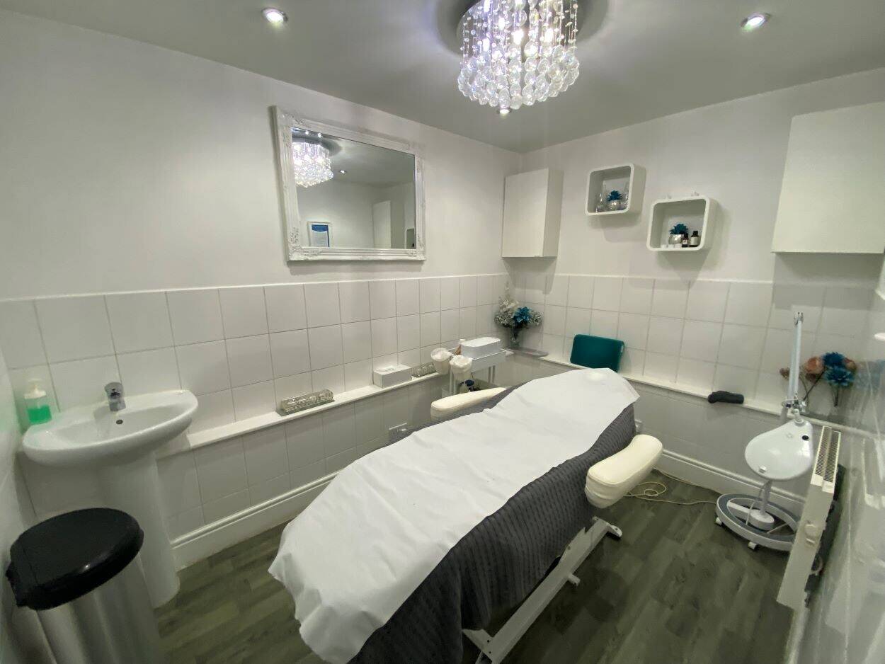 Turnkey Beauty Salon & Sun Tanning Space on Oxford Road, Reading Berkshire Photo 11