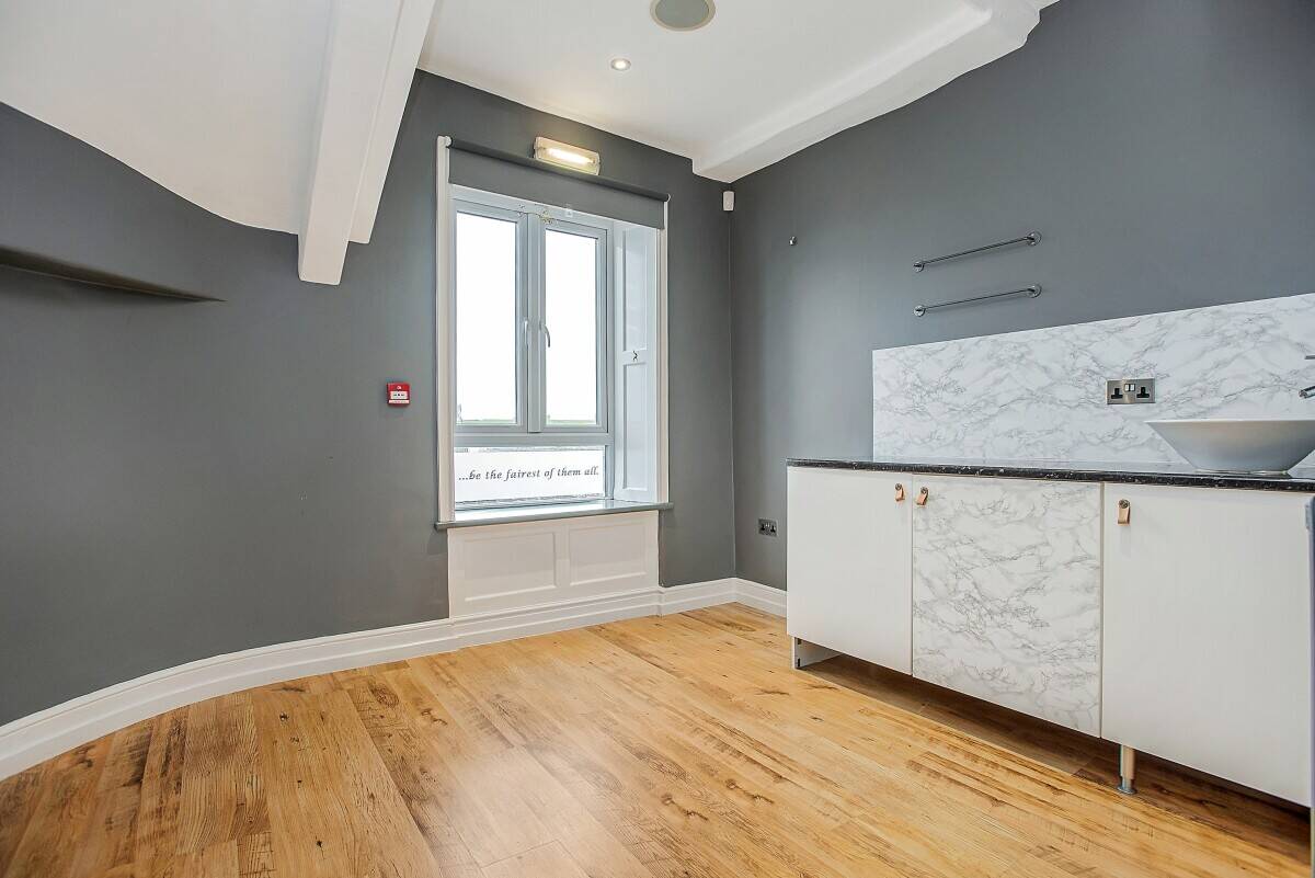 Prime Freehold Commercial Property in Historic Milnthorpe Centre Photo 11