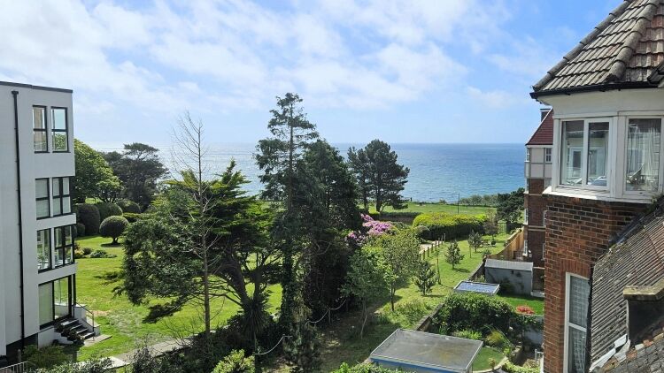 Prime Letting Investment Property Near Clifftop in Bournemouth, Ideal for Airbnb Photo 11