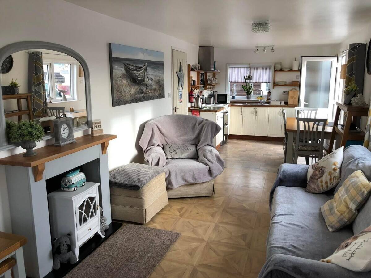 Prime Holiday Chalet in Bridlington with Stunning Sea Views for Sale Photo 11
