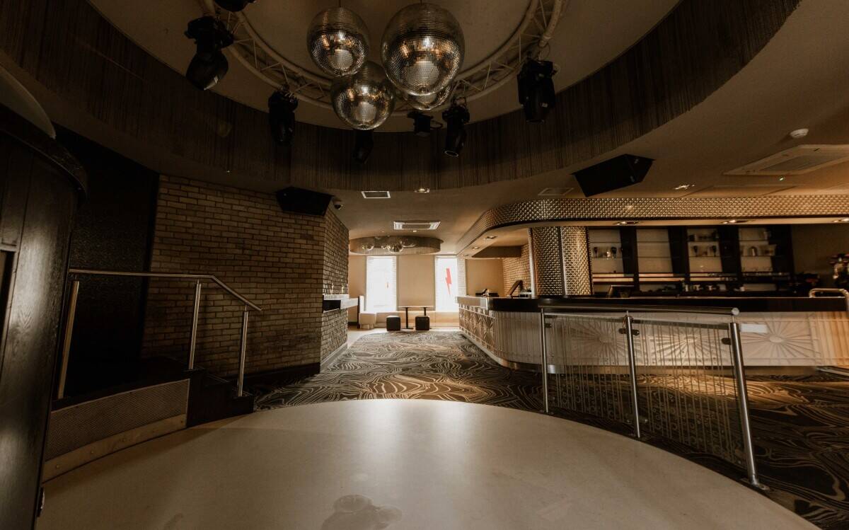 Top-Class Hotel, Bar, Restaurant, and Nightclub Opportunity in Wishaw, North Lanarkshire Photo 11