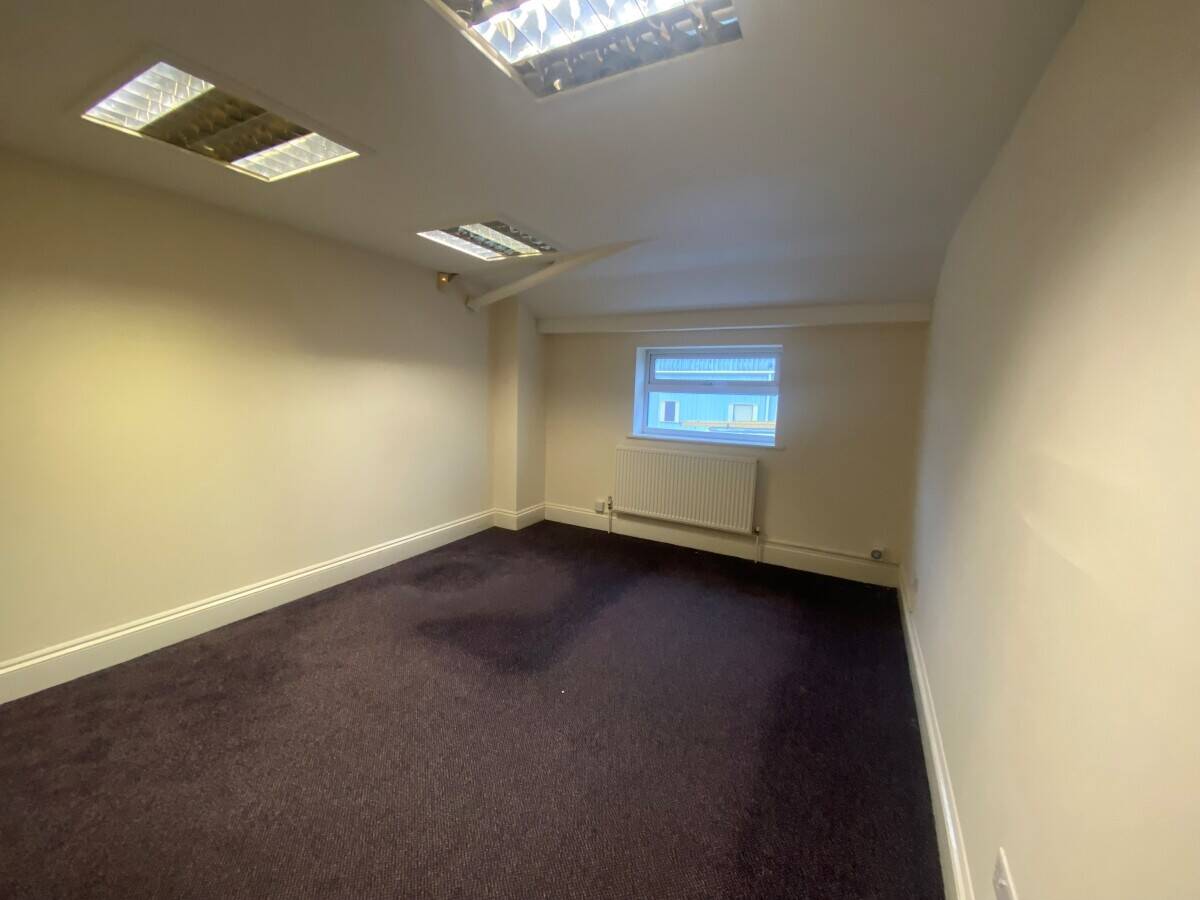 LIGHT INDUSTRIAL WAREHOUSE WITH GROUND & FIRST FLOOR OFFICES APPROX 3,000 SQ FT Photo 11
