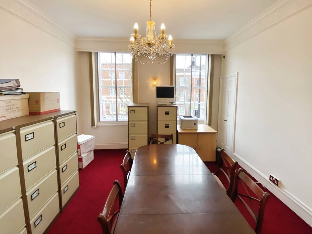 Prime Freehold E-Class Commercial Office for Sale in Central Reading, Berkshire - Immediate Vacancy Photo 11
