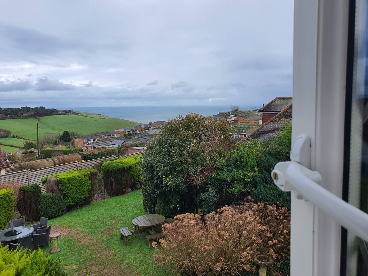 Guest House with Seven Letting Rooms and Two Luxury Apartments in Brixham Devon Photo 11