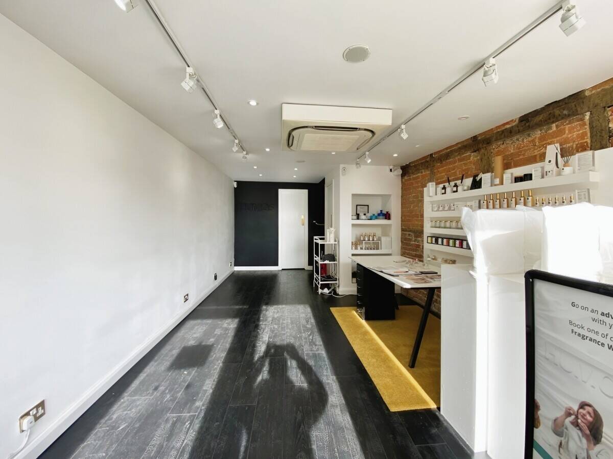 Commercial Premises To Let over three levels in Church Road, Caversham - 1000 sq. ft - DR1635 Photo 11