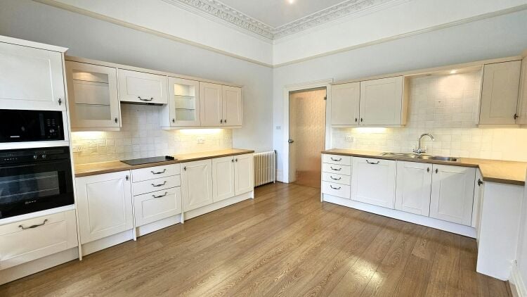 Majestic Property with Income Potential and Sea Views in Bournemouth Dorset Photo 11