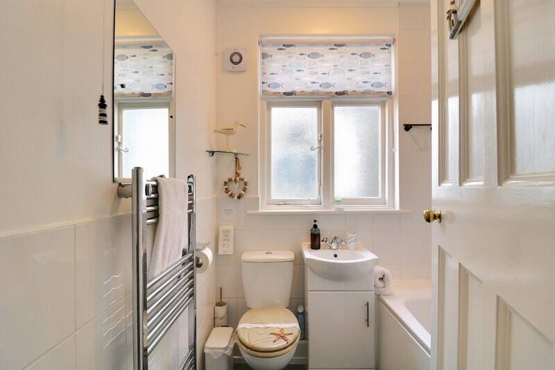 Prime Freehold Holiday Apartments in Walton on the Naze, Ideal Airbnb Investment Photo 11