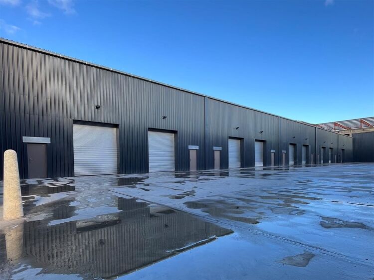 Prime Industrial and Retail Units Available for Rent in Central Bristol Photo 11