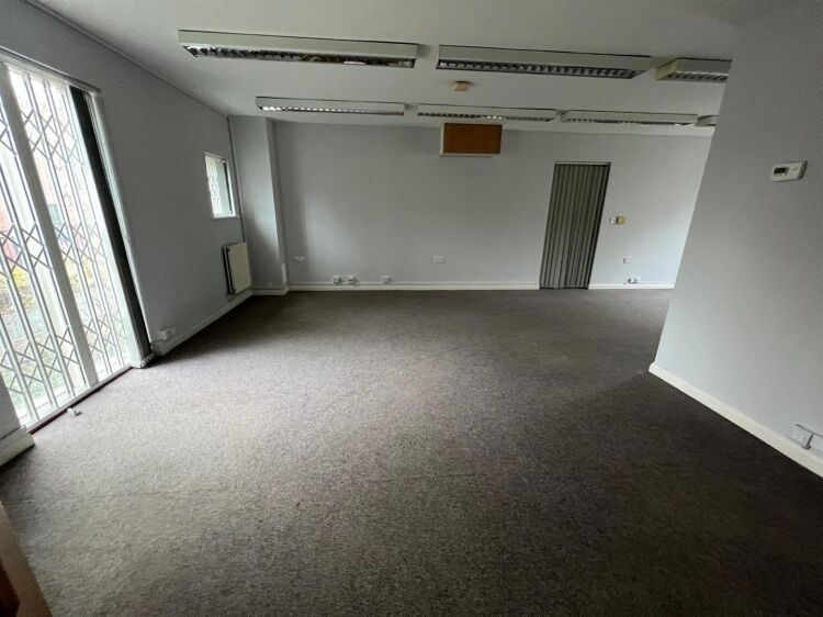 Double Fronted Office Space for Sale in Bristol, Ideal for Residential Redevelopment Photo 11
