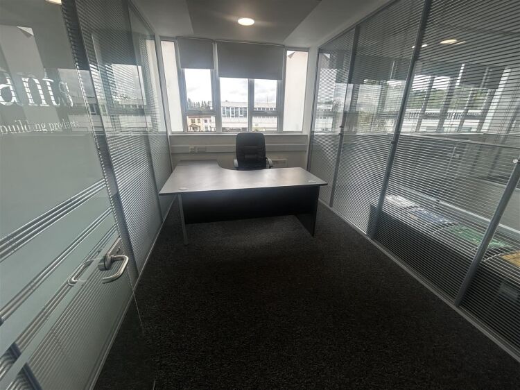 Versatile 6,913 sq ft industrial unit available to rent in vibrant Bristol location Photo 11