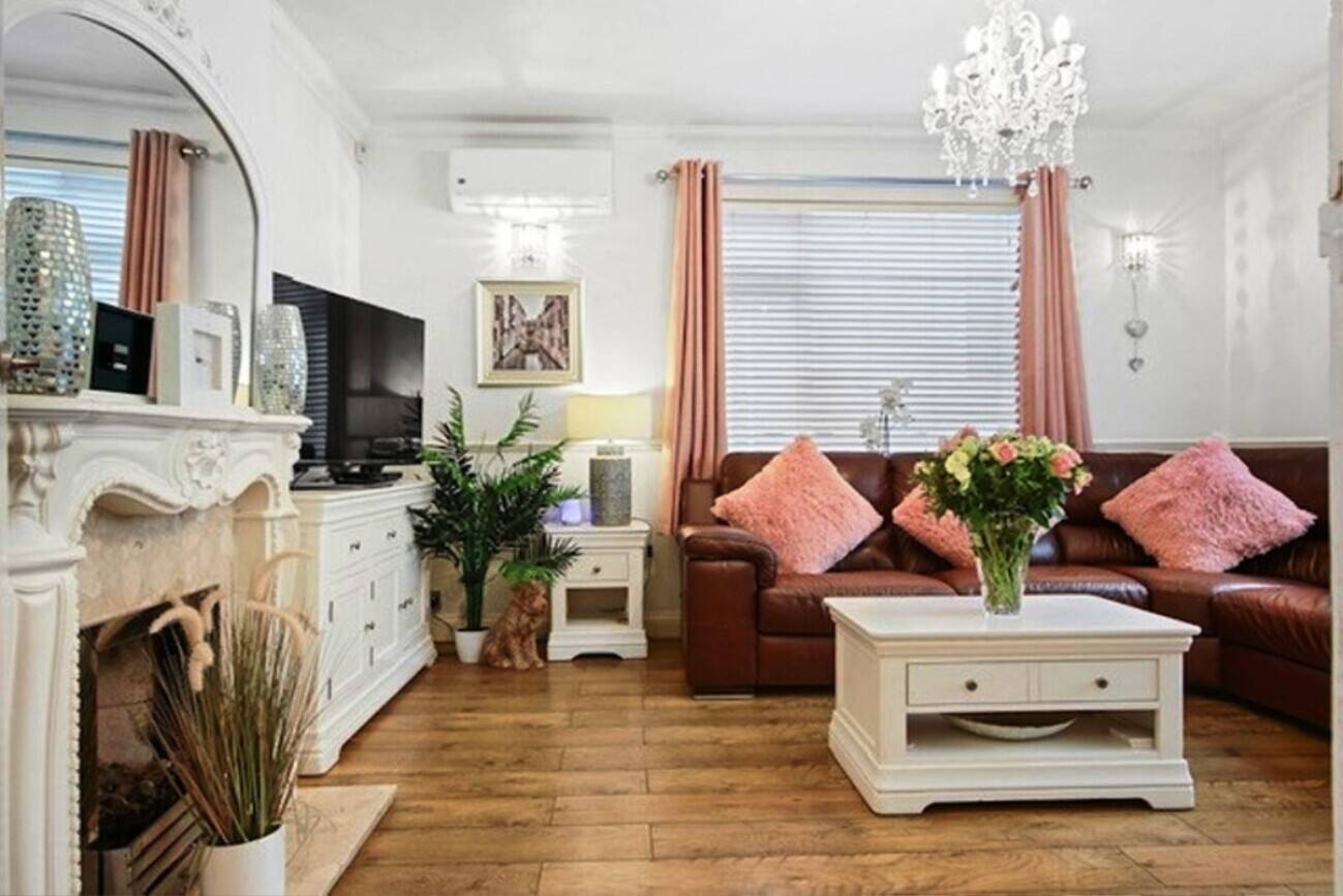 Freehold Cattery with 17 Air-Conditioned Pens in Romford London Photo 11