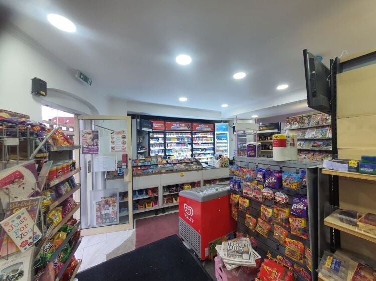 Mixed-use freehold property with 4-bedroom flat in Watford Hertfordshire available for sale Photo 11