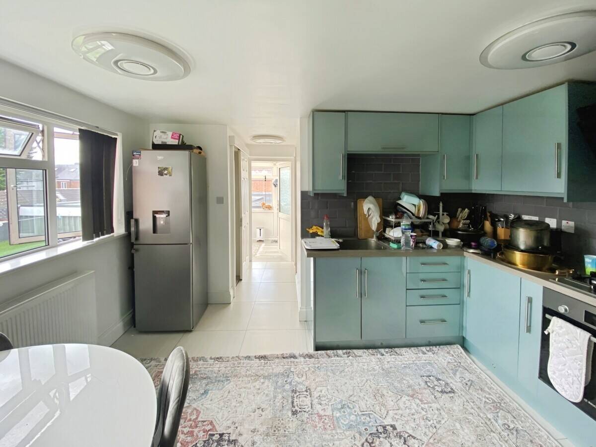 Freehold Mixed-Use Garage and Residential Property in Reading Berkshire Photo 11