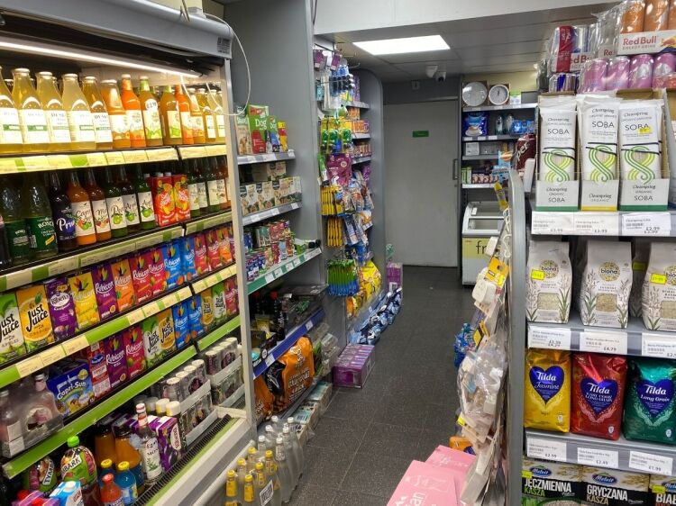 Grocery and convenience store for sale in London near Wood Green Photo 11