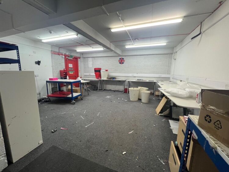Two-storey workshop and office unit available in Bristol with parking and air conditioning Photo 11