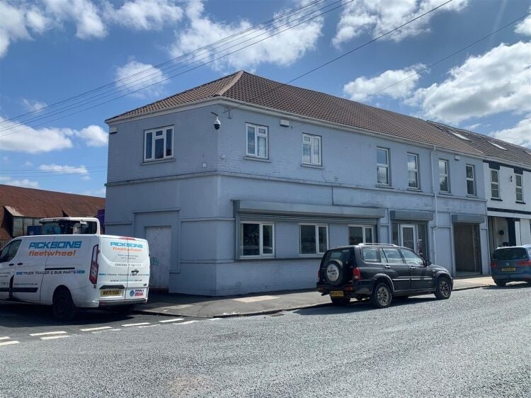 Two-storey office with ground floor workshop in Bristol measuring 3,214 ft² available for lease Photo 11