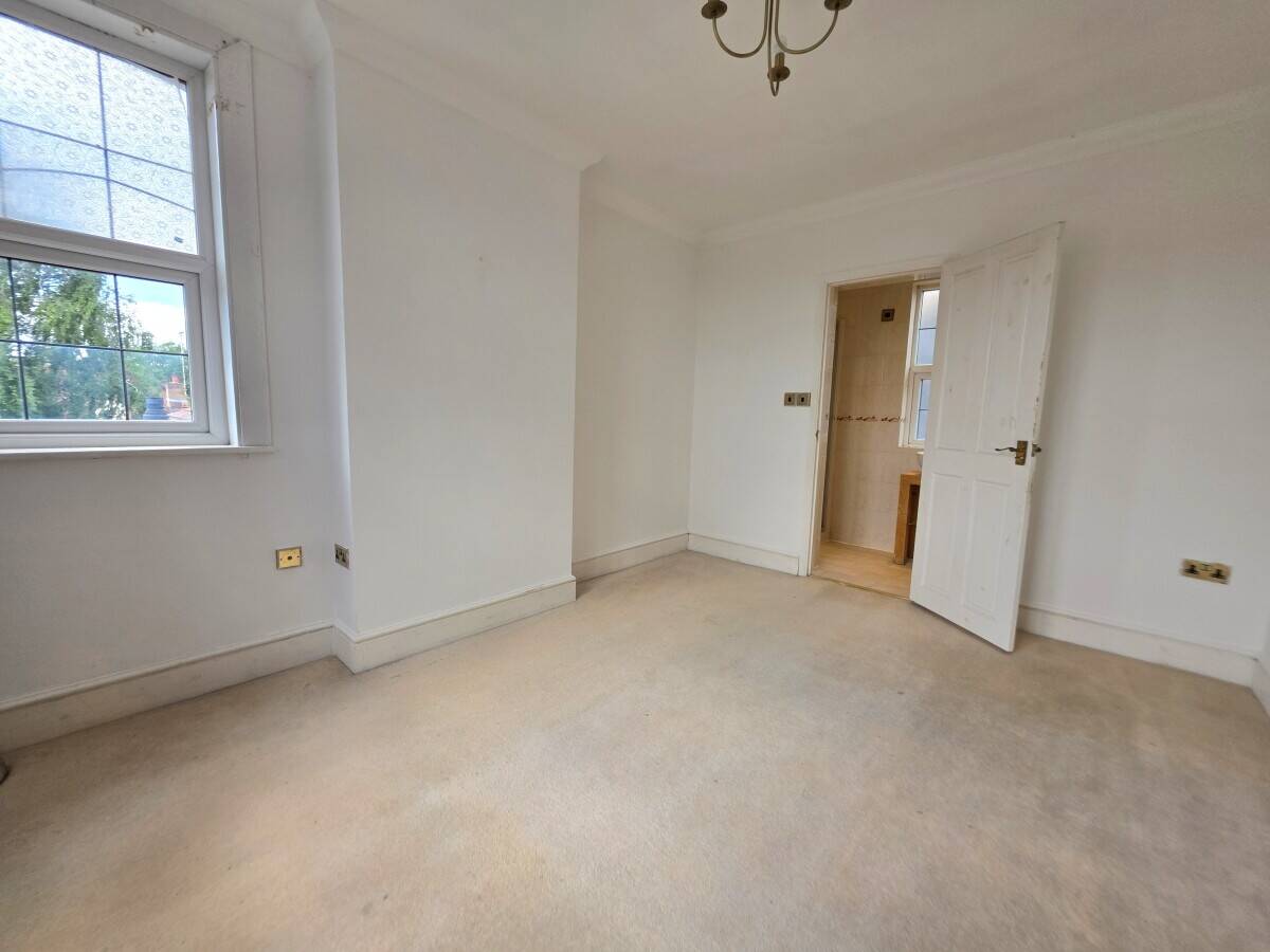 Detached Mixed-Use Property for Sale in Chelmsford Essex with Retail Unit and 3-Bedroom House Photo 11
