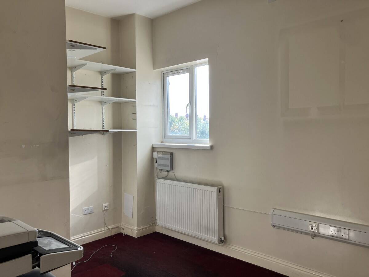 Retail/Office Space Available on Busy Soho Road in Handsworth, Birmingham Photo 11