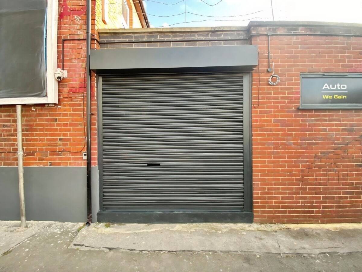 Self-contained E-Class premises of approx. 270 sq.ft (25m²) off busy Caversham Road, Reading Photo 11