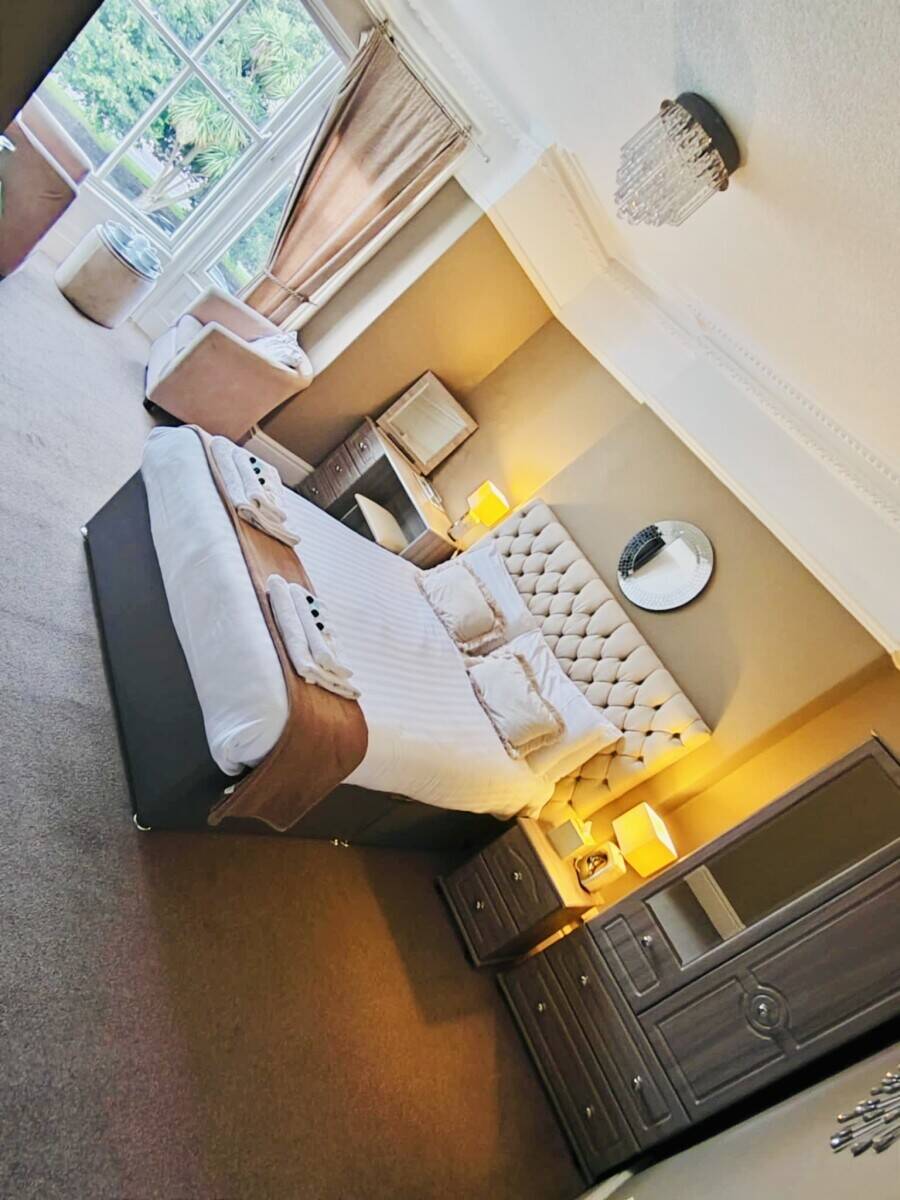 Eight-Bedroom Victorian Villa Bed and Breakfast for Sale in Llandudno Conwy Photo 11