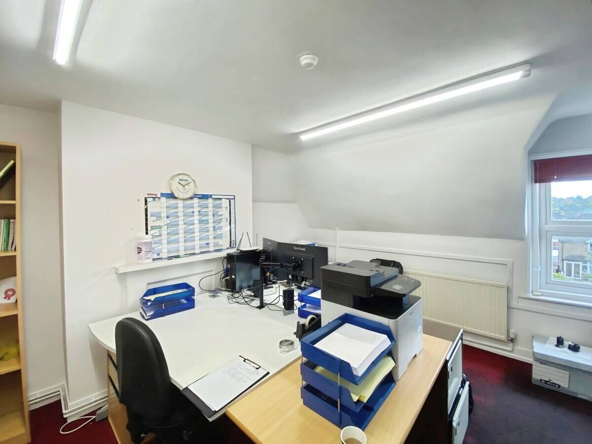 Second-floor offices with parking and shared facilities in Earley, Reading for lease Photo 11