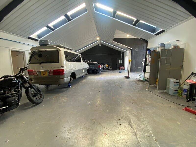 Industrial unit approximately 3,600 sq. ft. available in Benfleet Essex with ample parking Photo 11