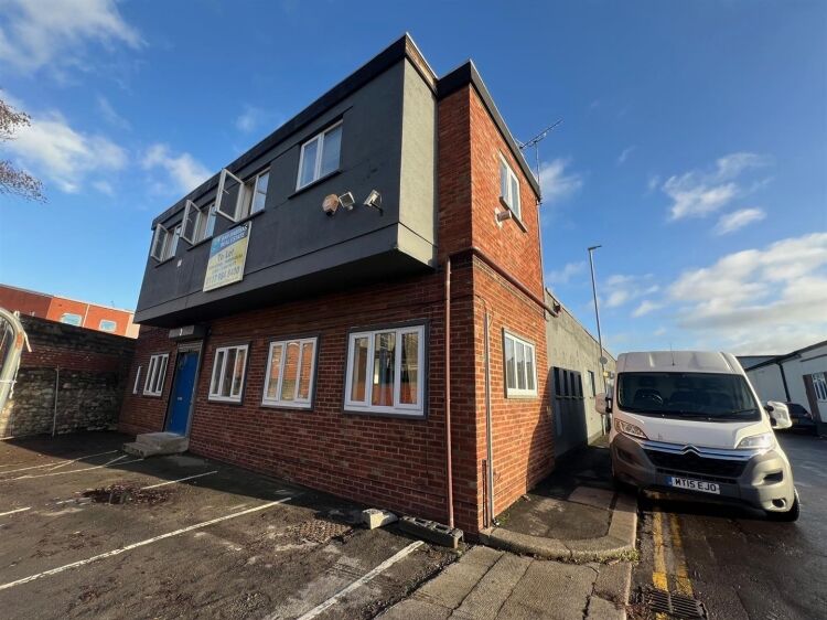 Industrial Unit for Sale in Bristol with Open-Plan Space and Off-Street Parking Photo 11