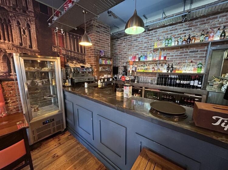 Well-presented restaurant for sale in Bristol with indoor and outdoor seating options available Photo 11