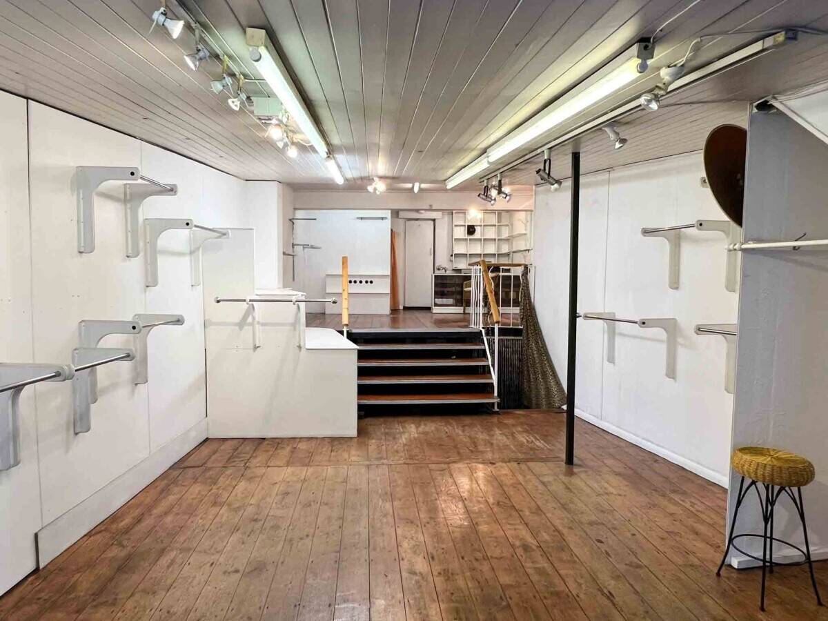 Mixed-Use Property for Sale in Brixham Harbour with Apartment and Retail Space Photo 11