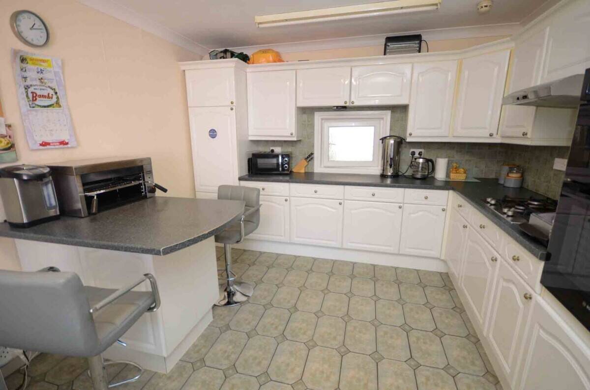 Guest House for Sale in Prime Torquay Devon with 5 Letting Rooms and Owner's Annex Photo 11