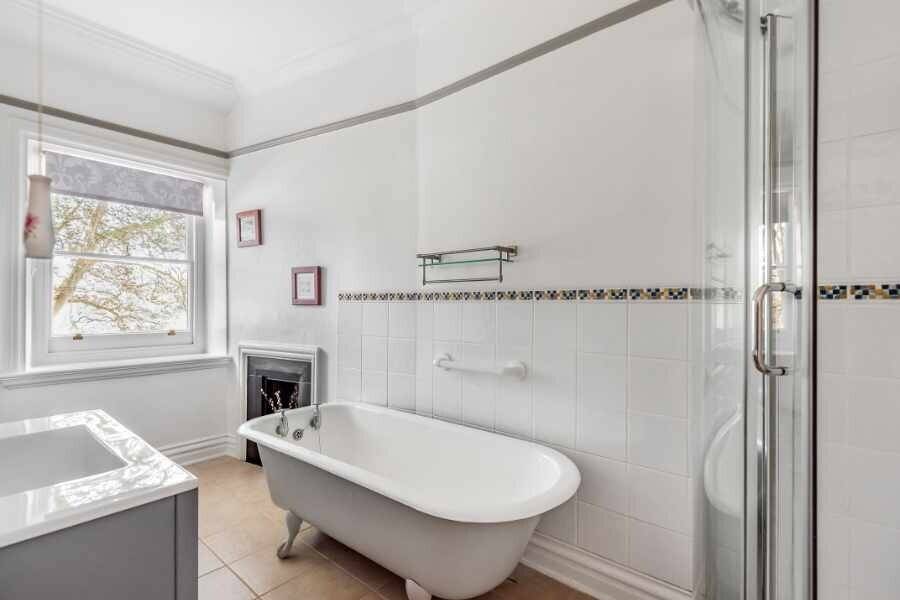 7-Bedroom Manor for Sale in Looe Cornwall with Scenic Views and Owner's Cottage Photo 11