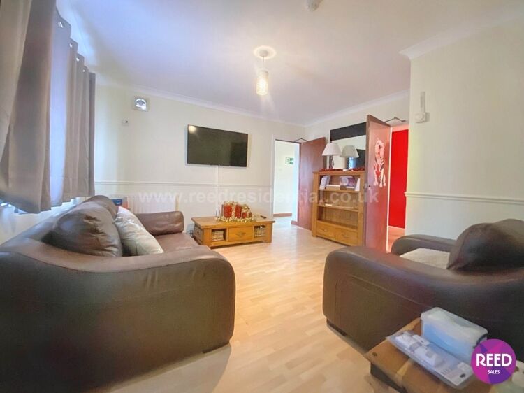 Former care home in Dorset Gardens Rochford Bristol with eight bedrooms and ample space for ideas Photo 11