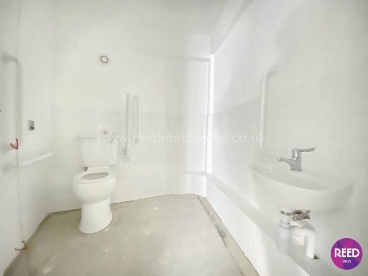 London Road, Westcliff On Sea Photo 11