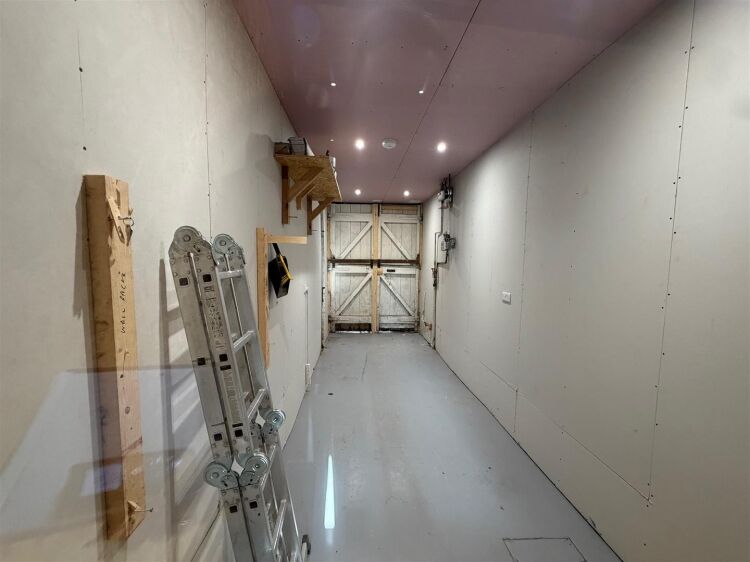 Versatile 1,400 ft² studio space for sale in Bristol with gym and garden amenities Photo 11