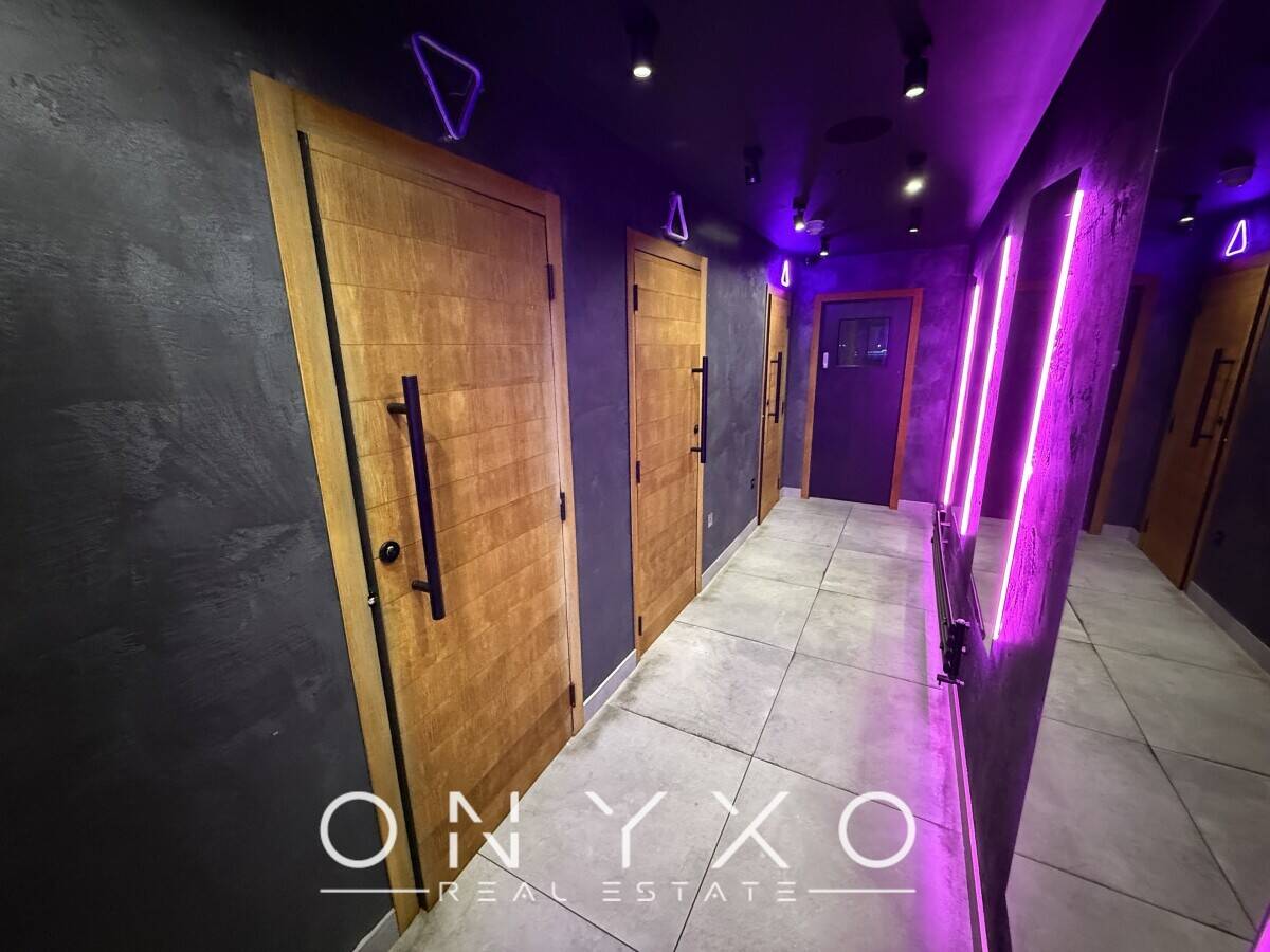 Fully Fitted Restaurant & Shisha Lounge with Late Night License TOLET In Bedfordshire Photo 11